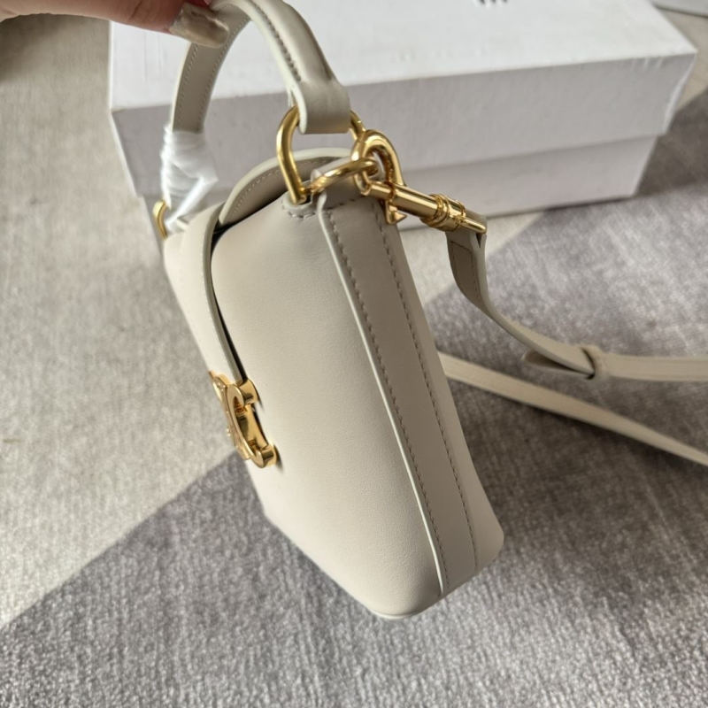 Ce1i*e bucket bags